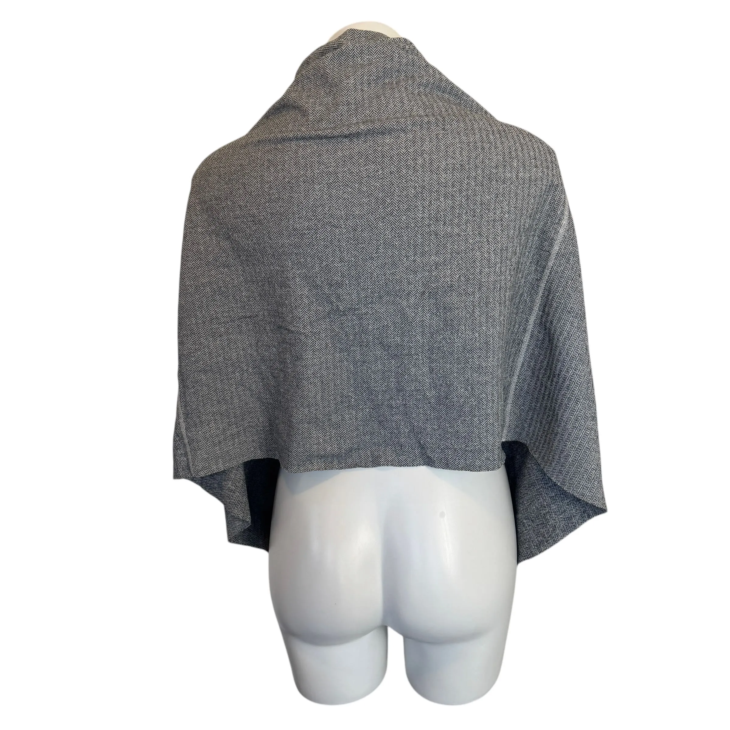 Lululemon | Women's Black and White Vinyasa Infinity Herringbone Scarf with Snaps | Size: OS