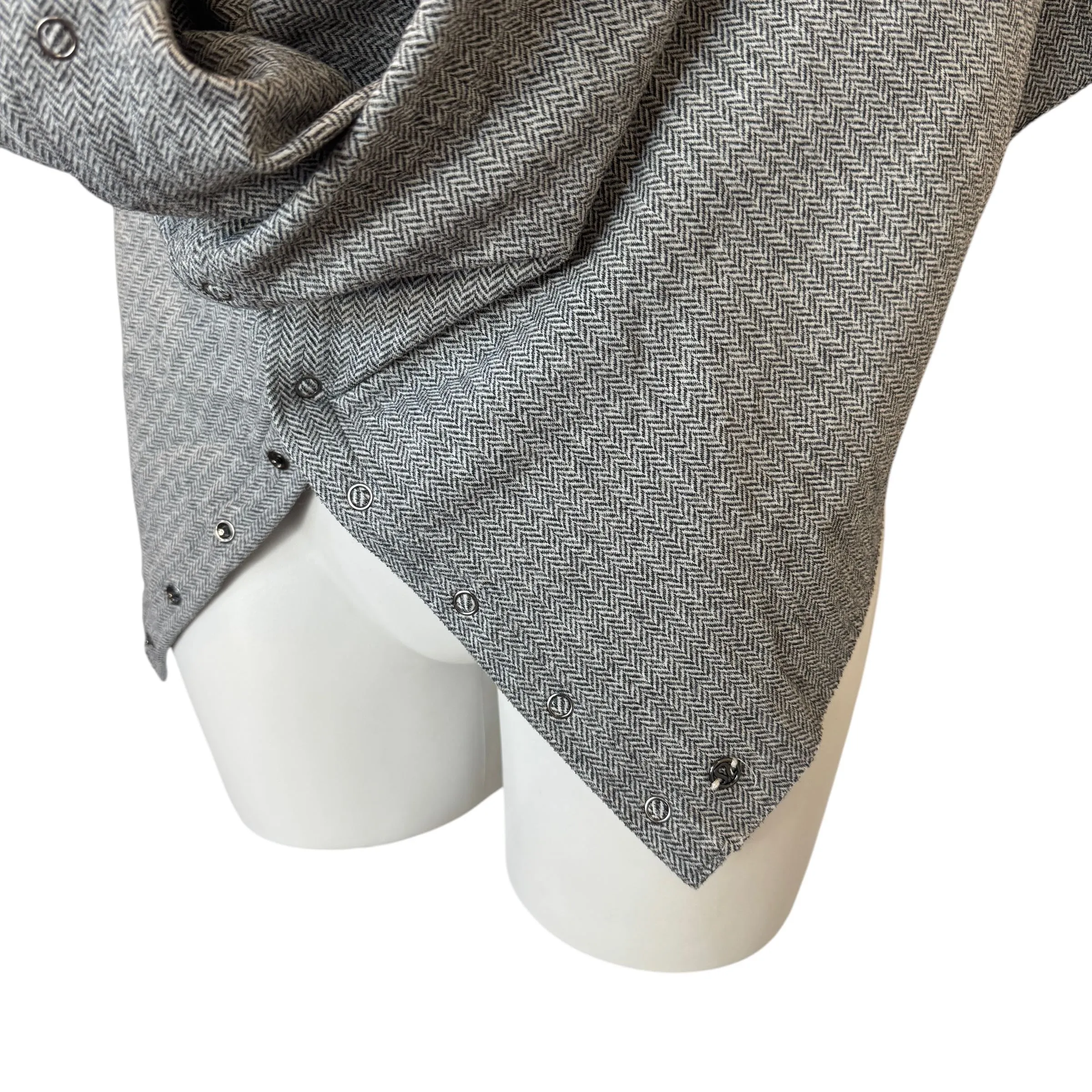 Lululemon | Women's Black and White Vinyasa Infinity Herringbone Scarf with Snaps | Size: OS