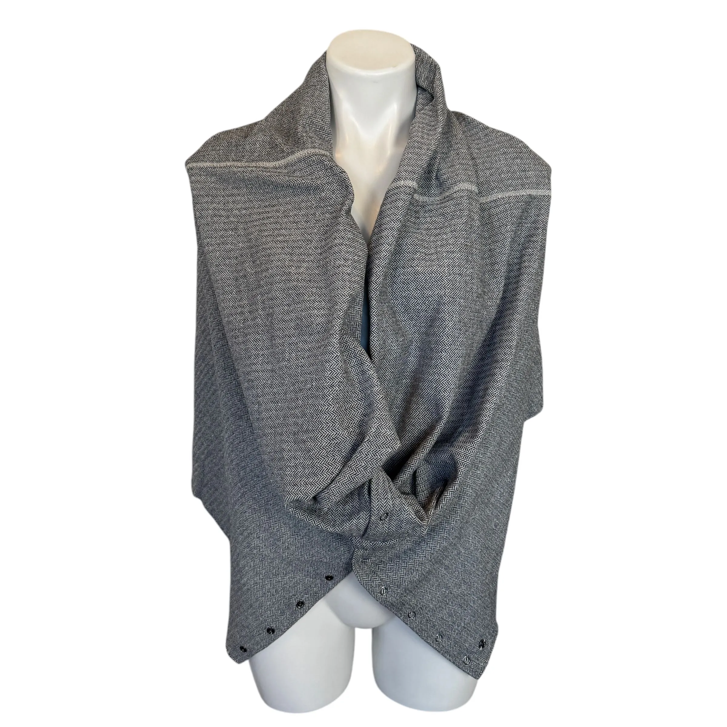 Lululemon | Women's Black and White Vinyasa Infinity Herringbone Scarf with Snaps | Size: OS