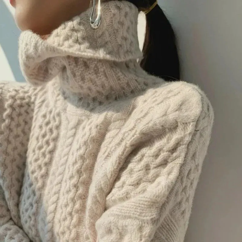Luxurious cashmere turtleneck sweater with check pattern