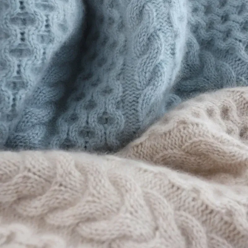 Luxurious cashmere turtleneck sweater with check pattern