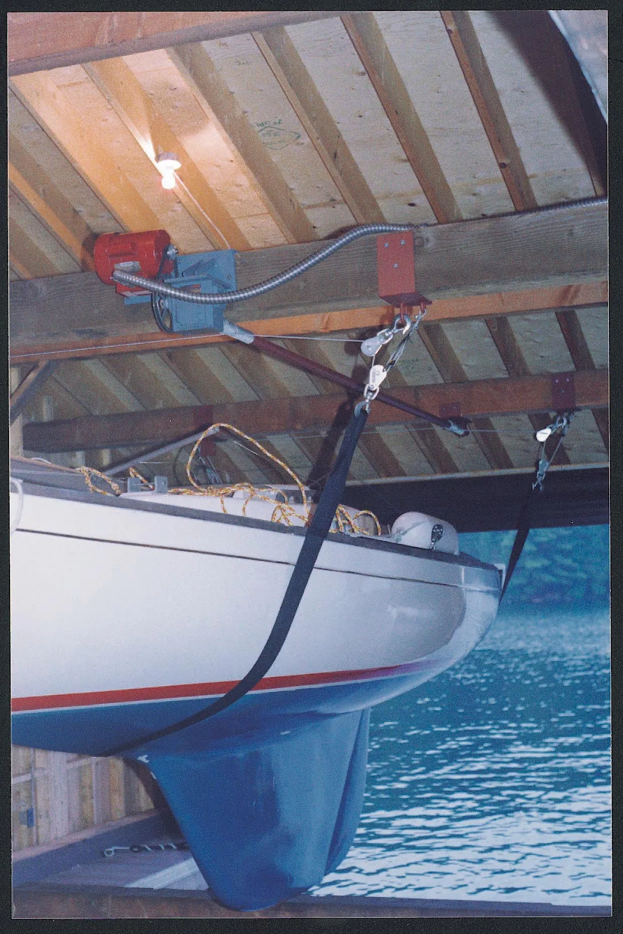 Wet Slip Boat Lifts AS5000
