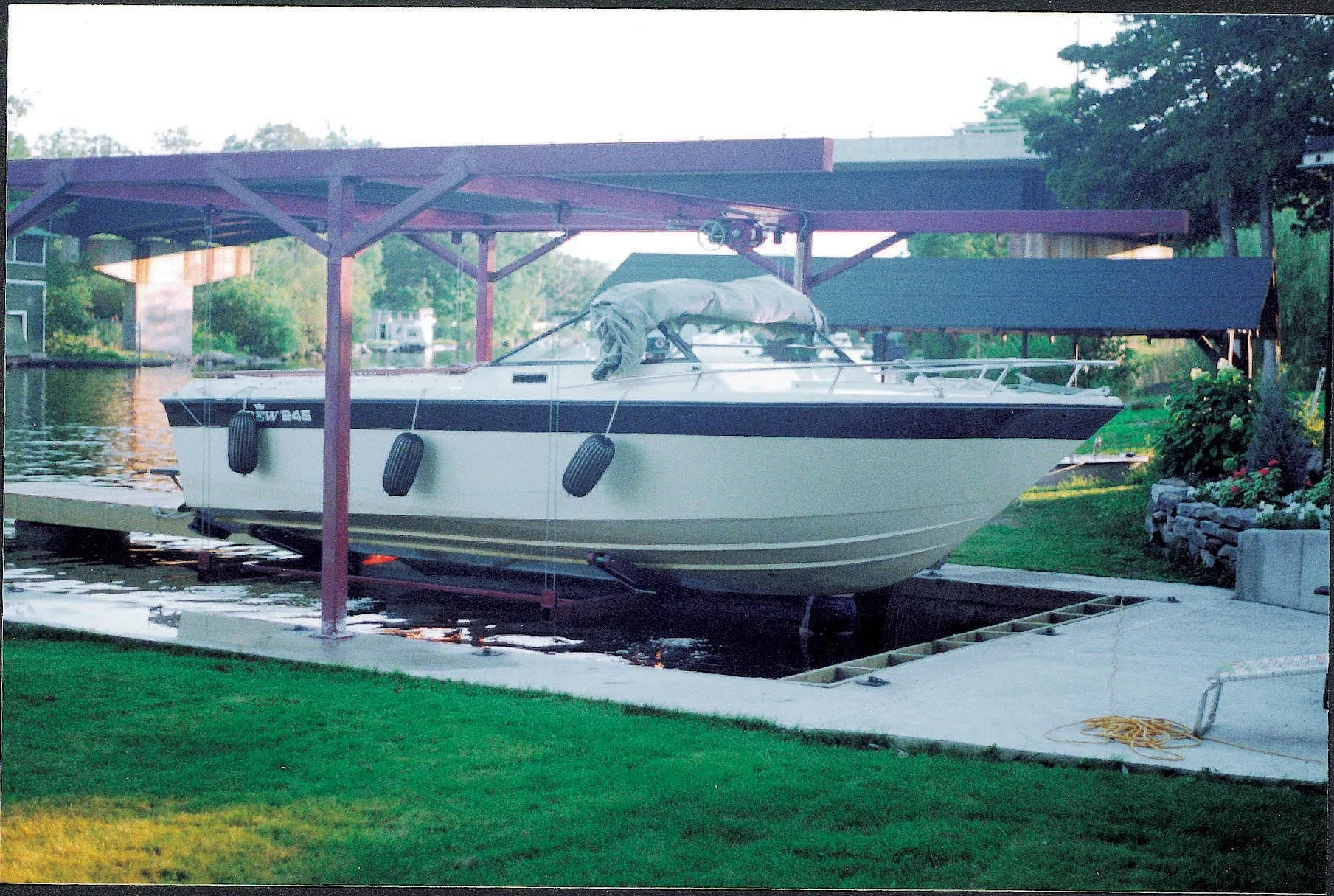 Wet Slip Boat Lifts AS5000
