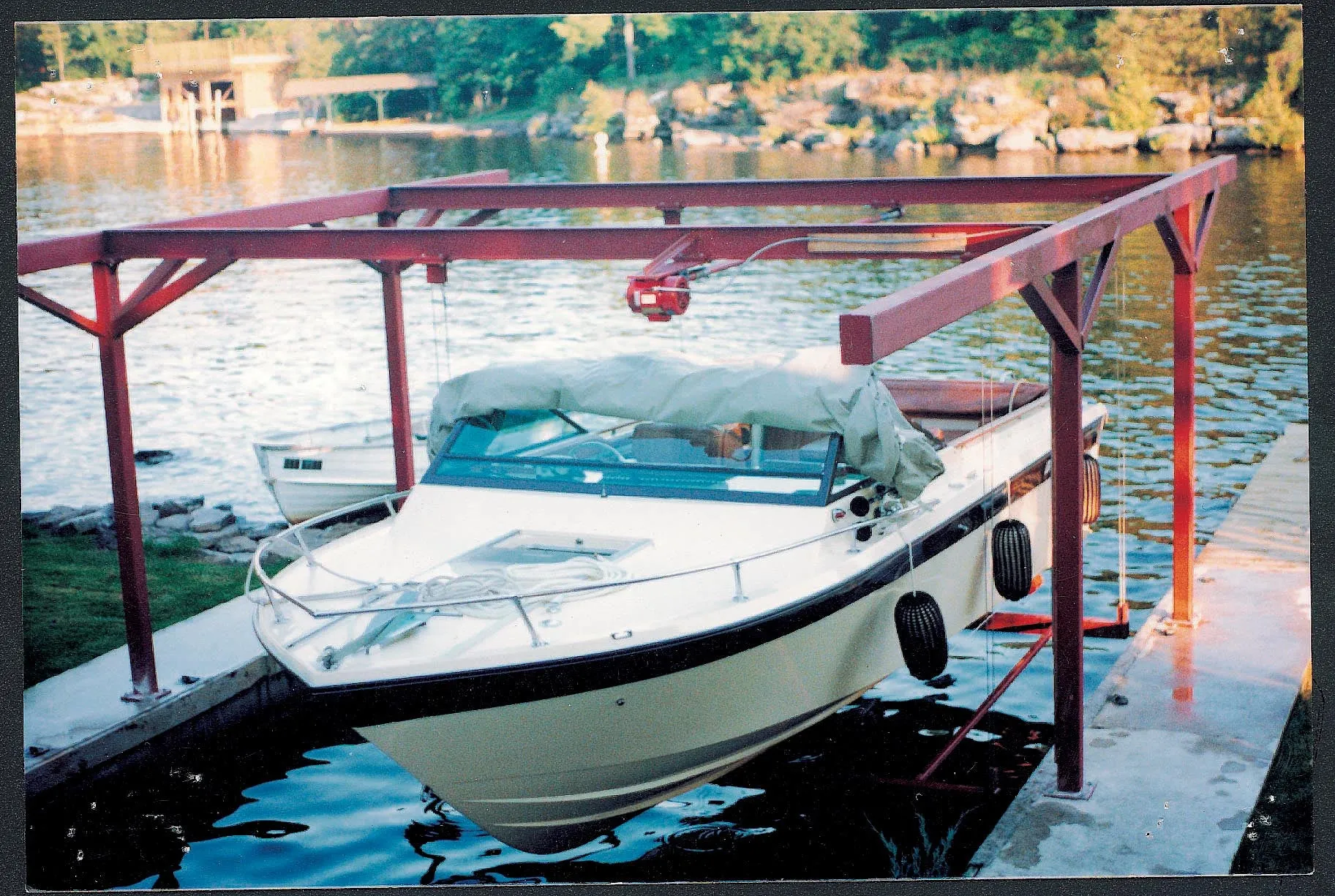 Wet Slip Boat Lifts AS5000