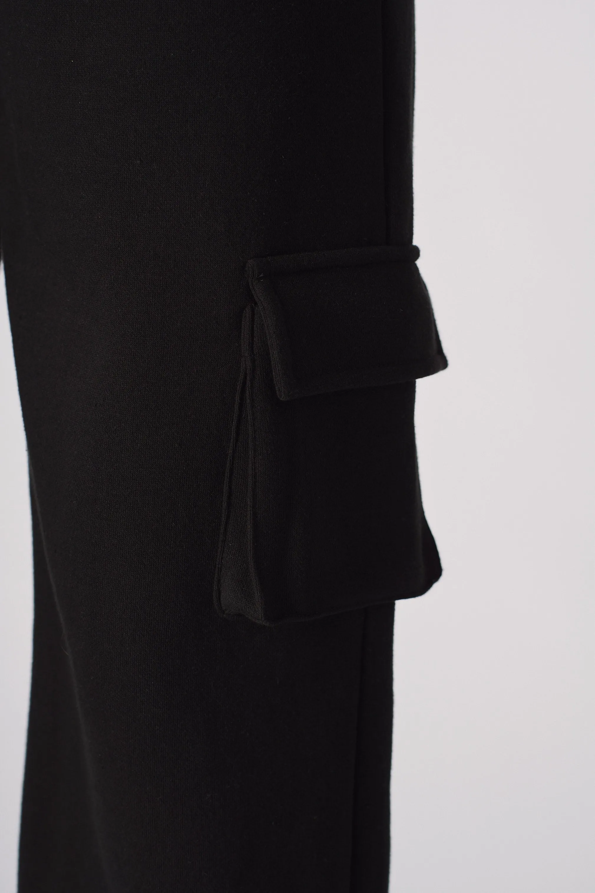 WIDE LEG CARGO JOGGER - BLACK